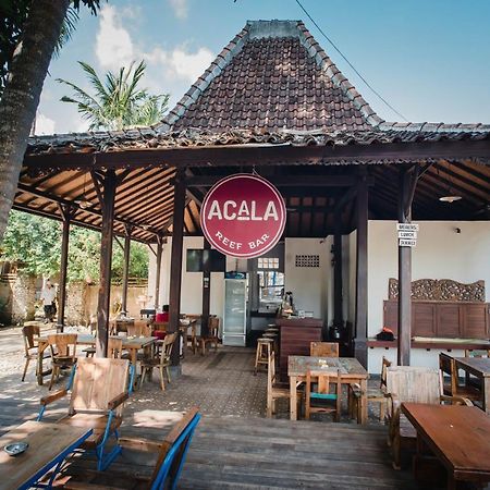Acala Hostel & Reef Bar Toyapakeh Ngoại thất bức ảnh