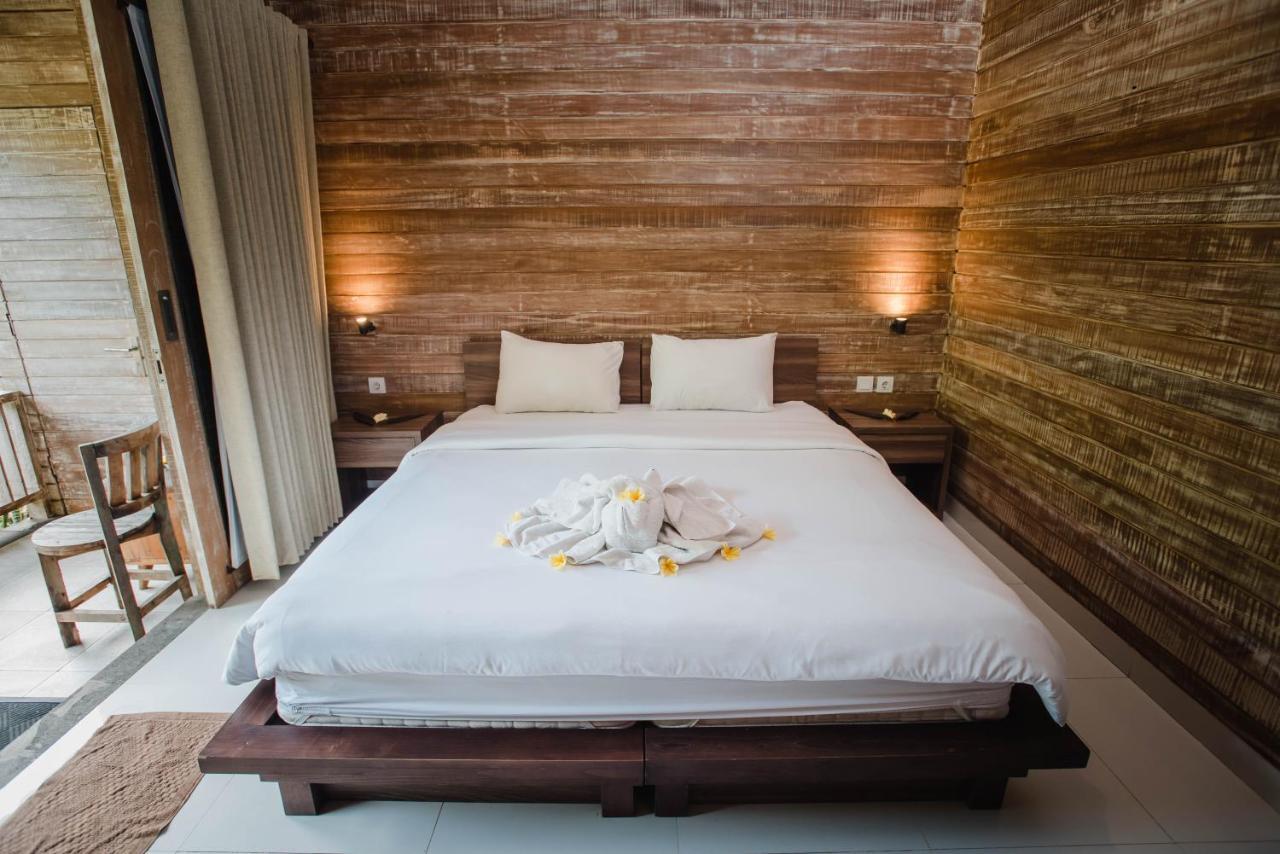 Acala Hostel & Reef Bar Toyapakeh Ngoại thất bức ảnh