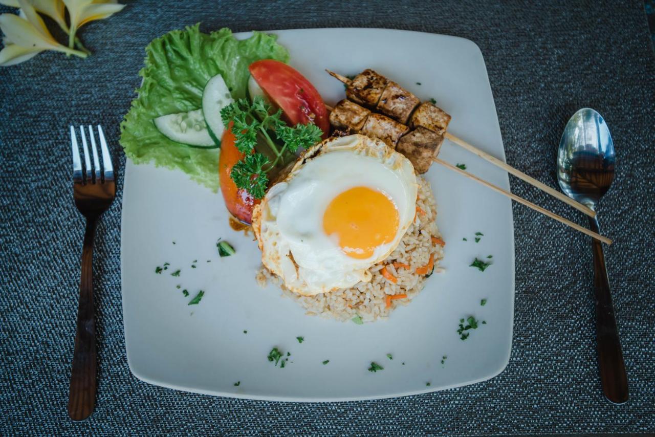 Acala Hostel & Reef Bar Toyapakeh Ngoại thất bức ảnh