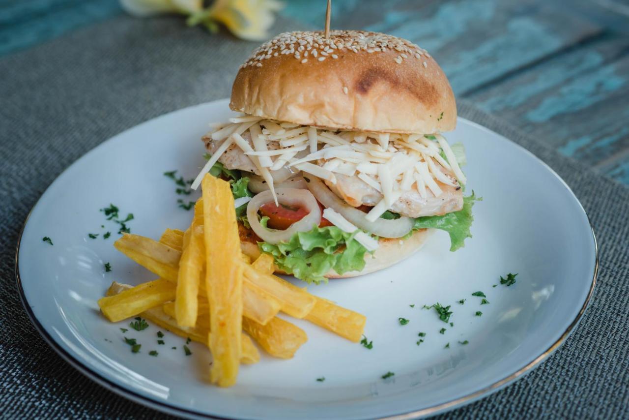Acala Hostel & Reef Bar Toyapakeh Ngoại thất bức ảnh