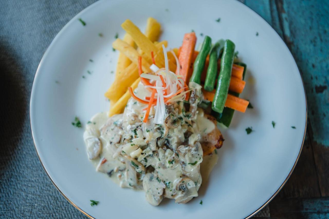 Acala Hostel & Reef Bar Toyapakeh Ngoại thất bức ảnh