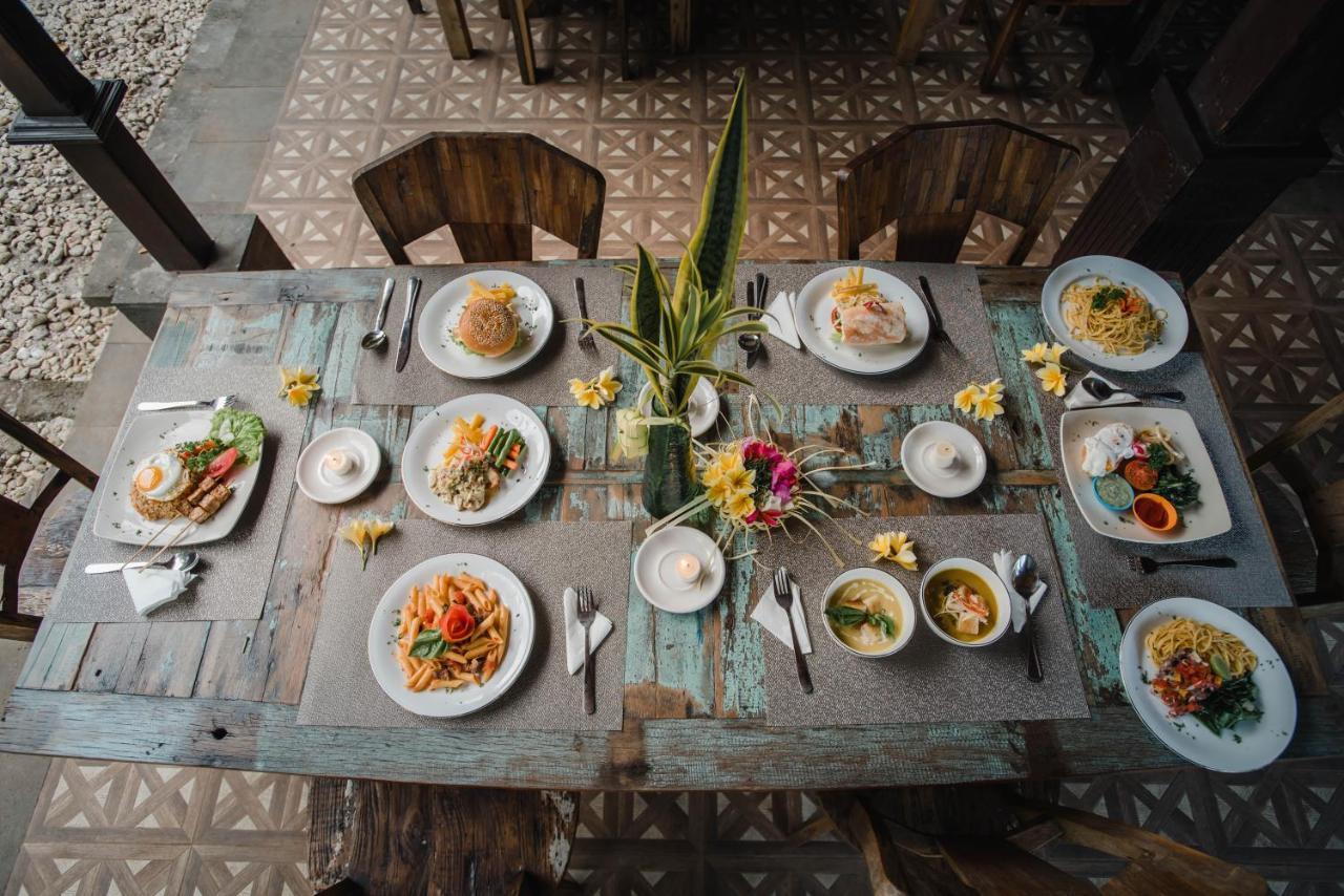 Acala Hostel & Reef Bar Toyapakeh Ngoại thất bức ảnh