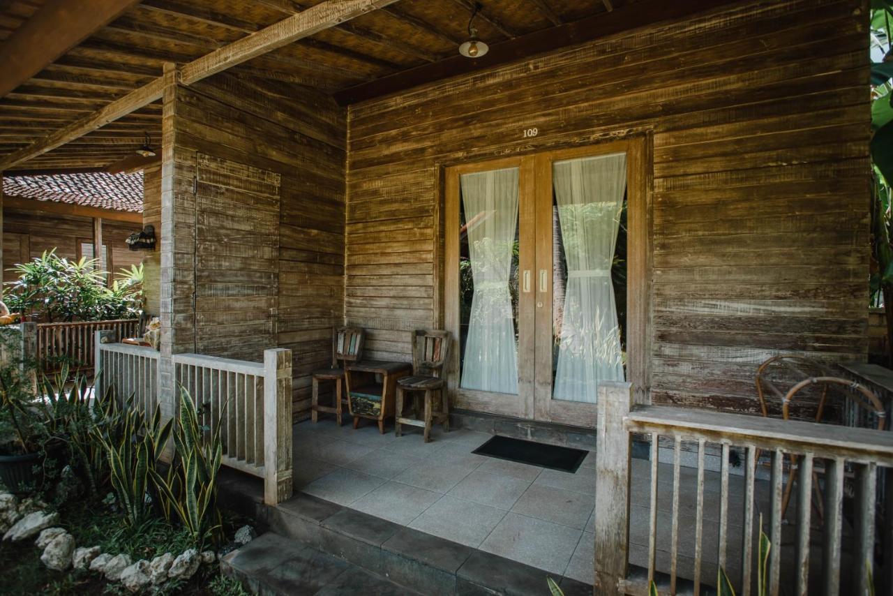 Acala Hostel & Reef Bar Toyapakeh Ngoại thất bức ảnh