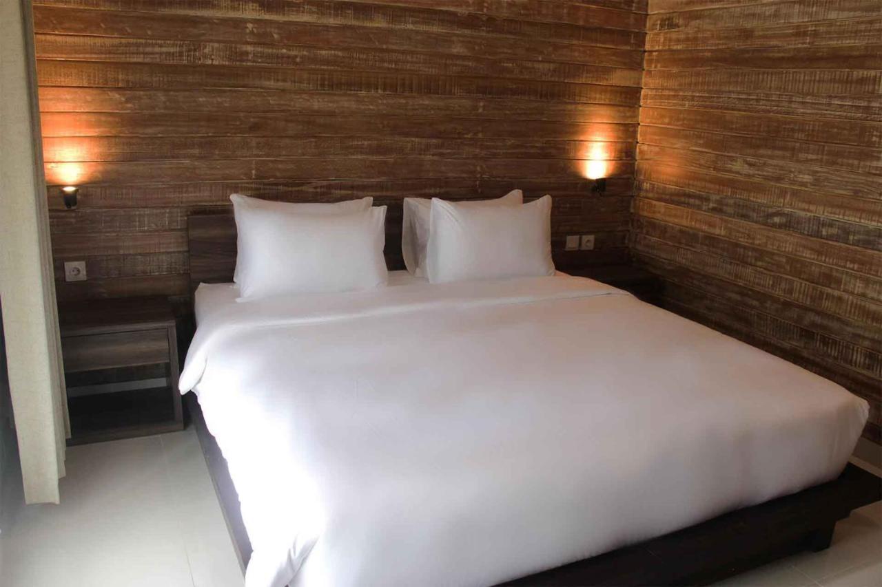 Acala Hostel & Reef Bar Toyapakeh Ngoại thất bức ảnh