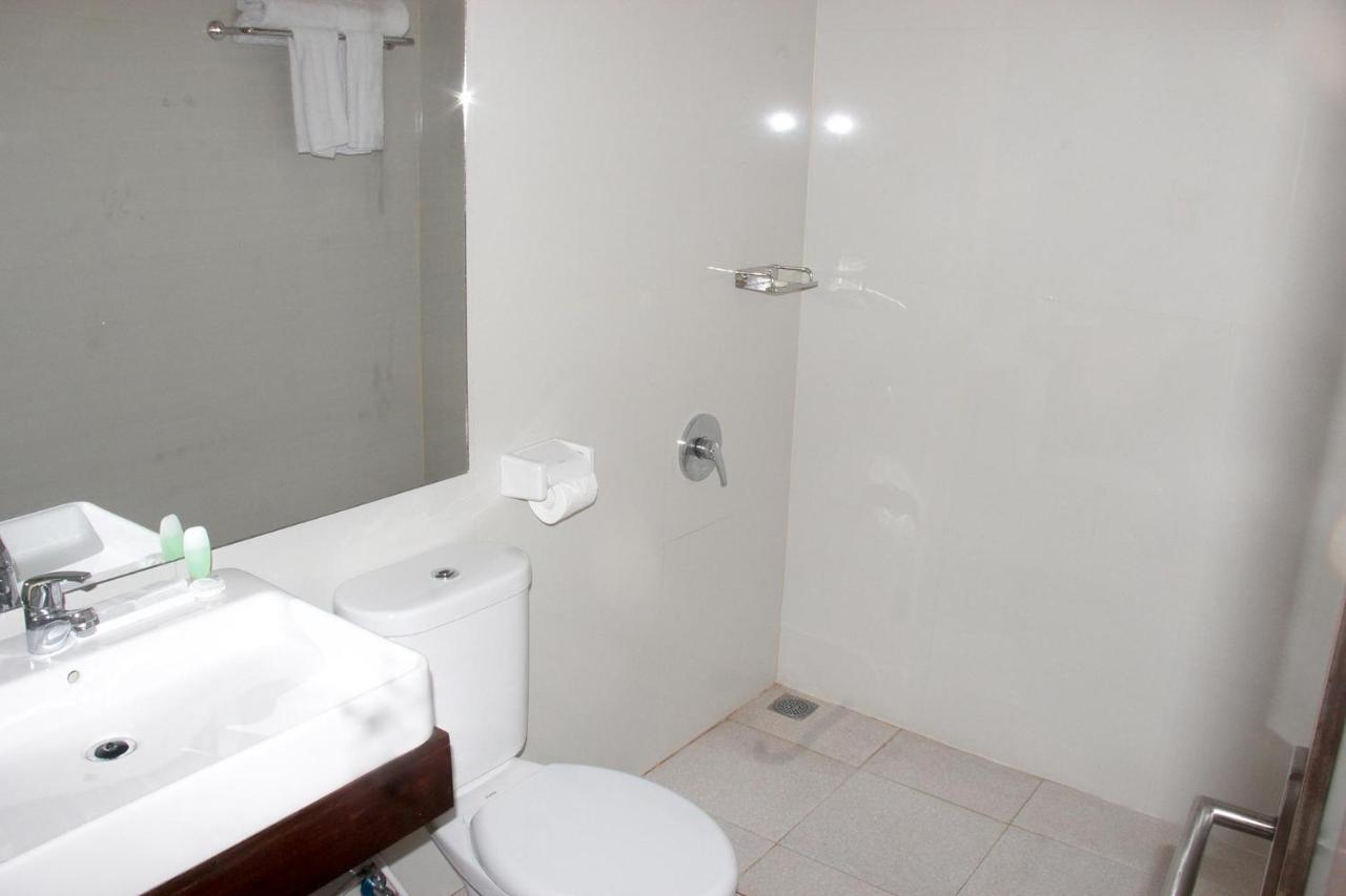 Acala Hostel & Reef Bar Toyapakeh Ngoại thất bức ảnh
