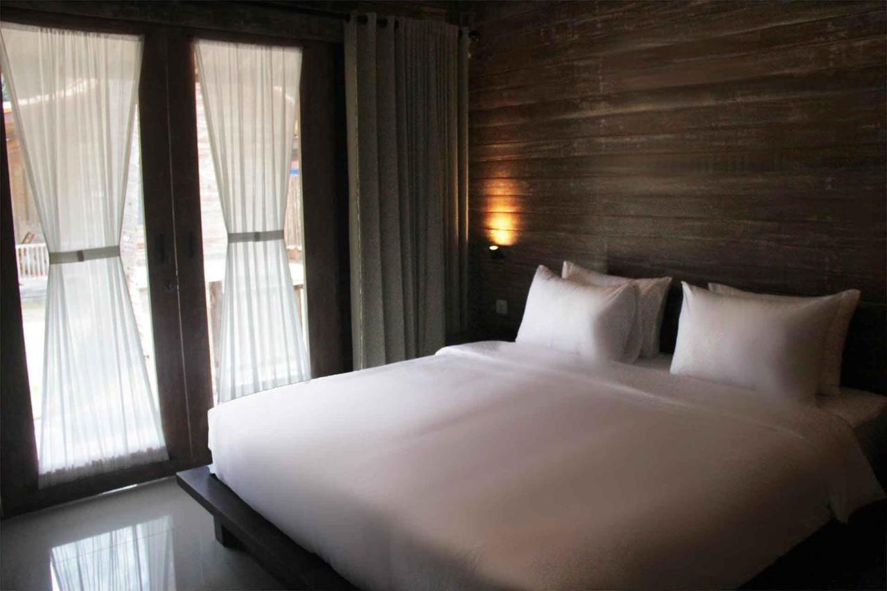 Acala Hostel & Reef Bar Toyapakeh Ngoại thất bức ảnh