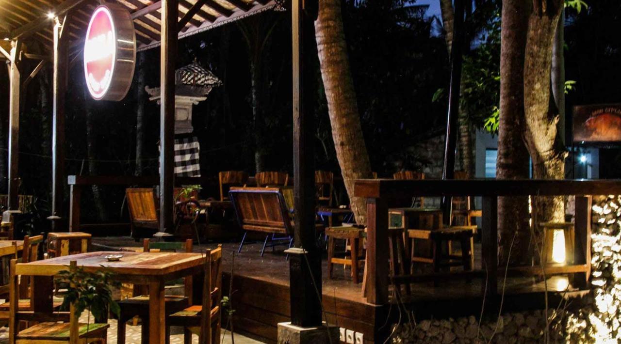 Acala Hostel & Reef Bar Toyapakeh Ngoại thất bức ảnh